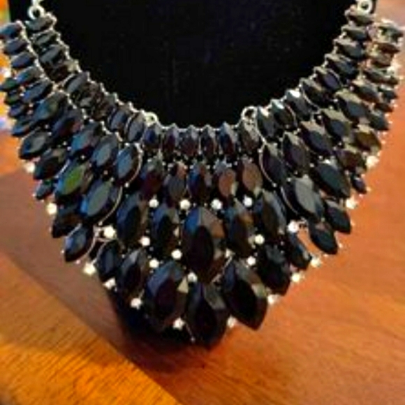 Dramatic Gothic statement necklace and earrings - Picture 1 of 2